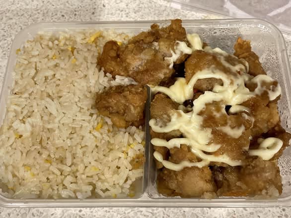 Fried Chicken in Sweet Chilli and Mayo on Rice  炸鸡饭